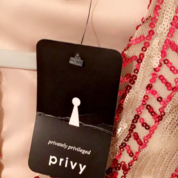 Red and gold sequin dress - Picture 4 of 4